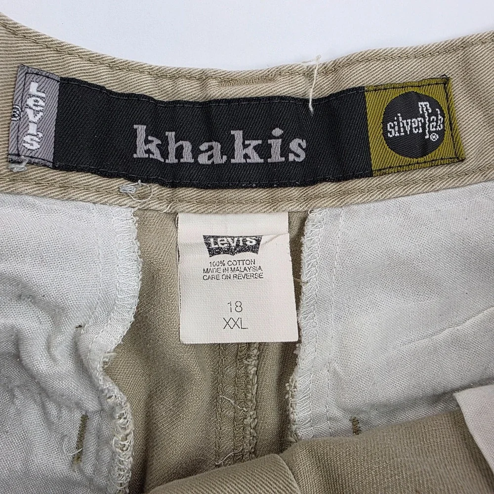 Vintage 1990s Women's Levi's Silver‎ Tab Khakis Cargo Shorts Size 18